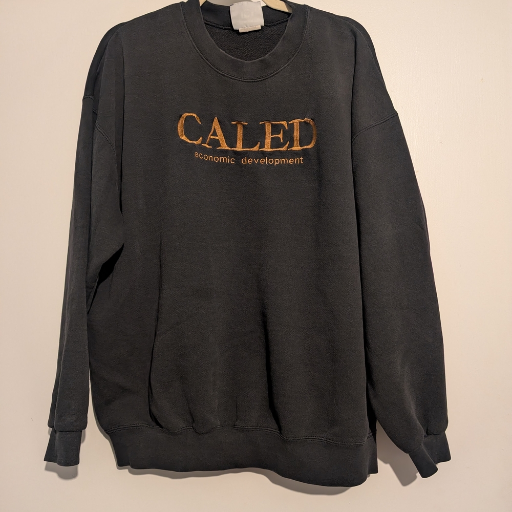 Lee Black Crewneck Sweater with Ribbed Cuffs
